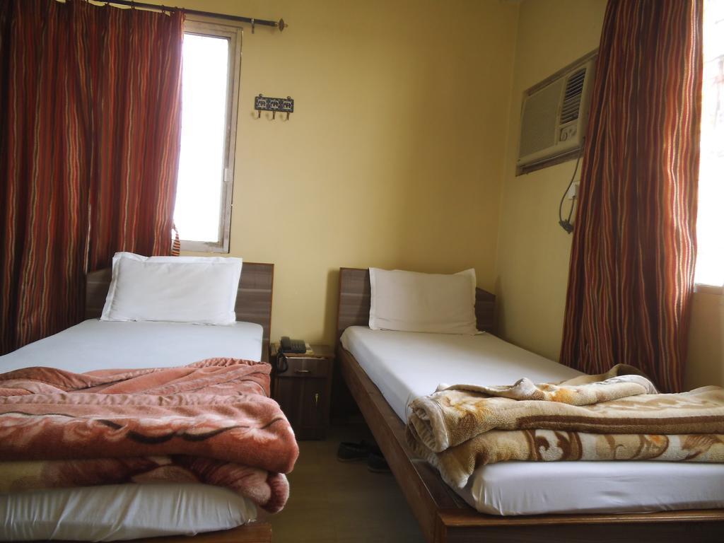 City Centre Hotel Agartala Szoba fotó