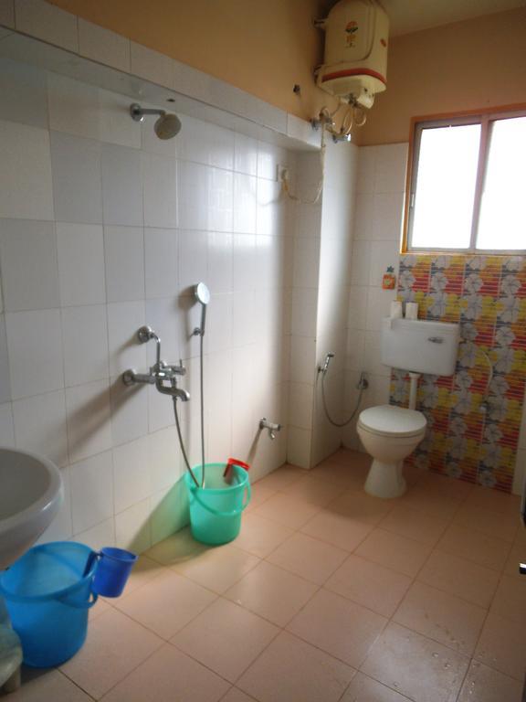 City Centre Hotel Agartala Szoba fotó