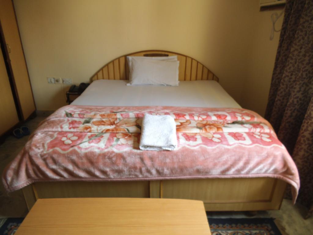 City Centre Hotel Agartala Szoba fotó