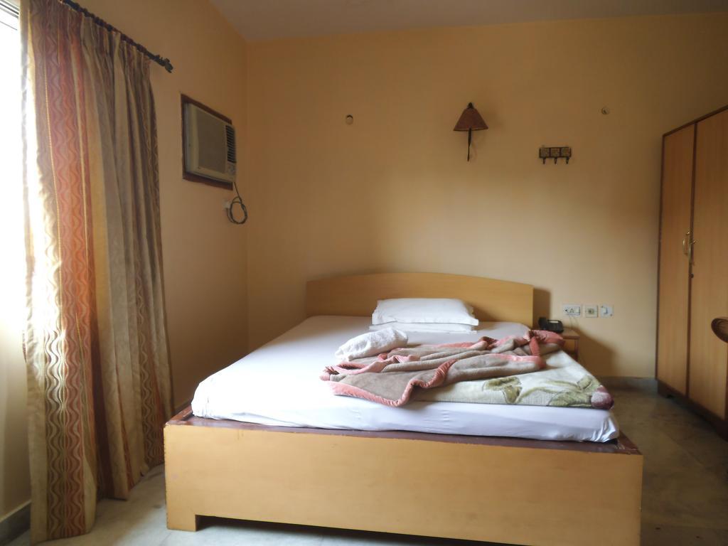 City Centre Hotel Agartala Szoba fotó