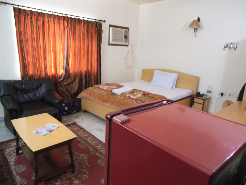 City Centre Hotel Agartala Szoba fotó