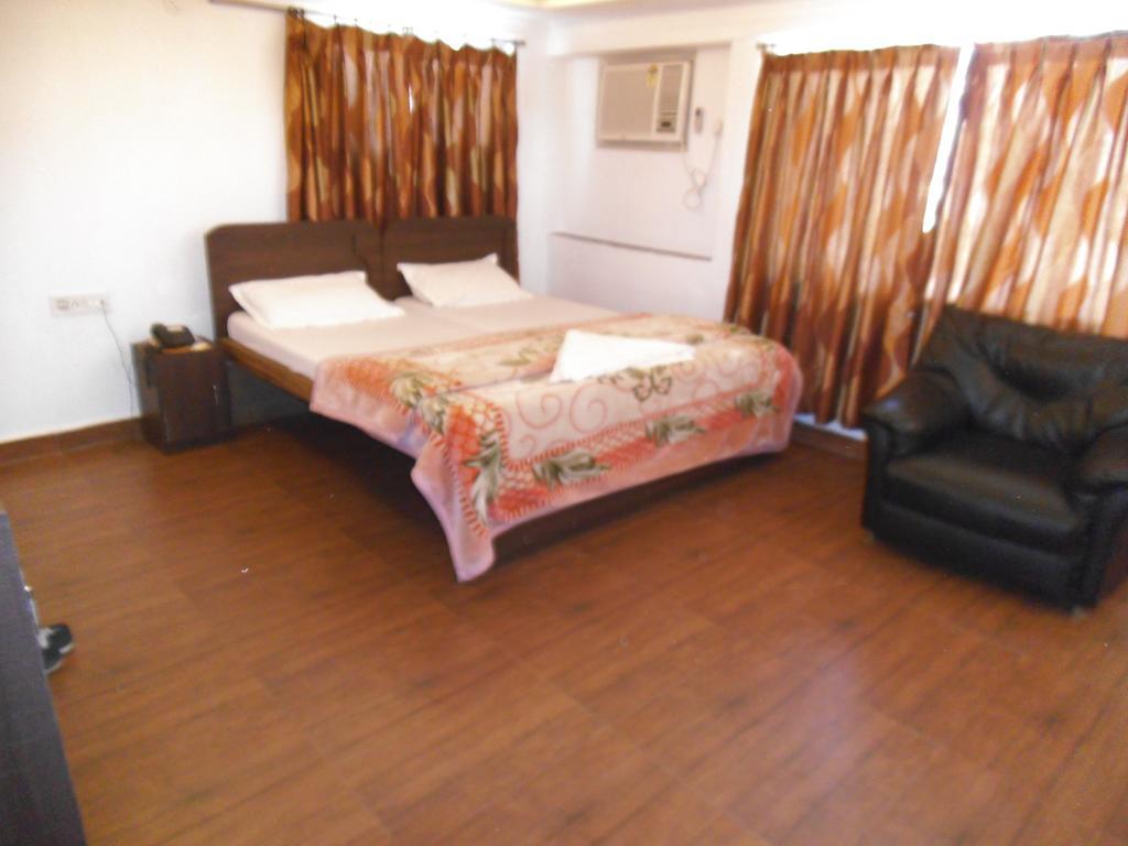 City Centre Hotel Agartala Szoba fotó