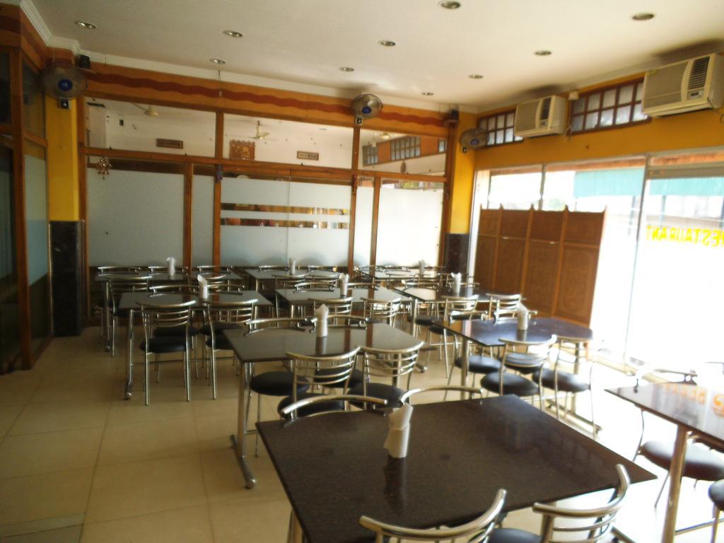City Centre Hotel Agartala Kültér fotó